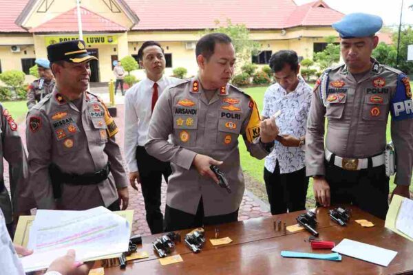 Ingatkan SOP, Kapolres Luwu Lakukan Pemeriksaan Senjata Api dan Amunisi Bagi Personil