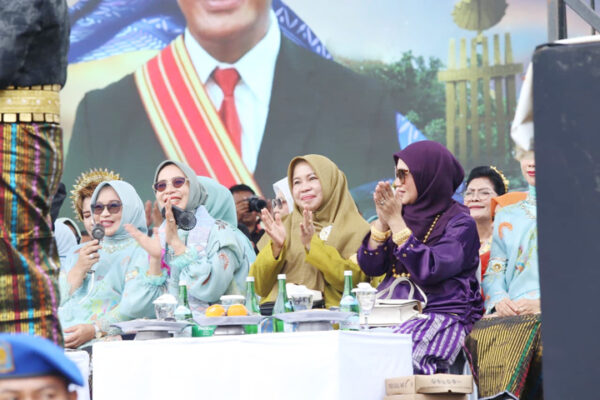Hadiri Peringatan Hari Jadi Luwu Timur XXII, Ketua TP-PKK Luwu Ucapkan Selamat dan Doa
