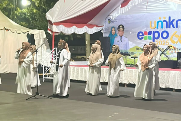 Viral ! Pria Gemulai Berjubah Pajang Tampil di Group Kasidah, Pembukaan UMKM Expo Luwu 2025 Tuai Kontroversi